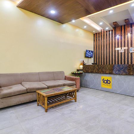 OYO 847 Hotel Sinon Nuova Delhi Esterno foto