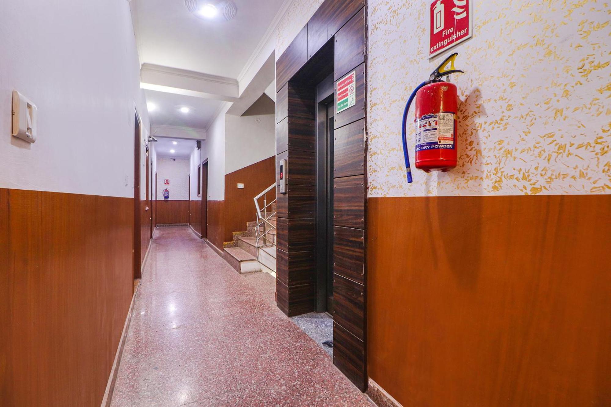 OYO 847 Hotel Sinon Nuova Delhi Esterno foto