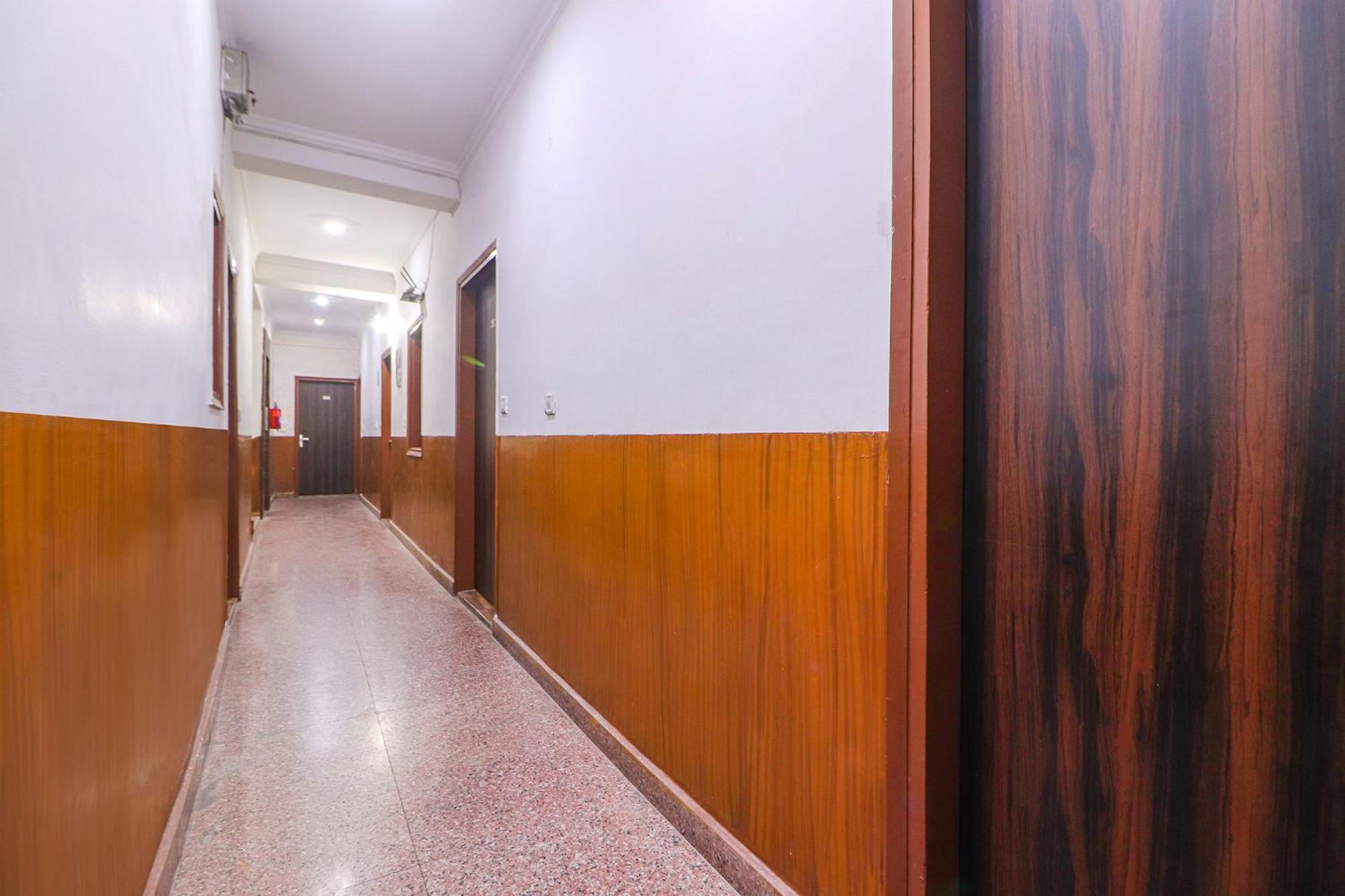 OYO 847 Hotel Sinon Nuova Delhi Esterno foto